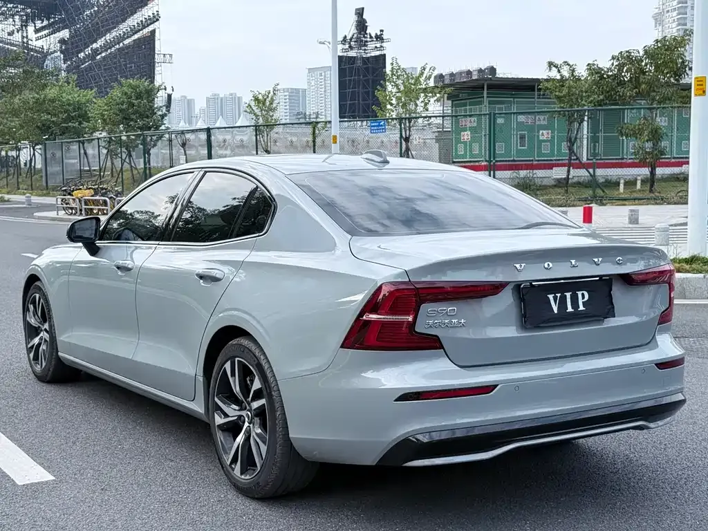 Volvo S60 — фото 8