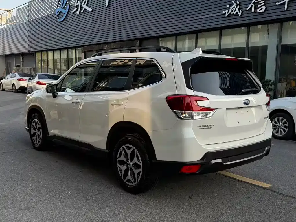 Subaru Forester — фото 2