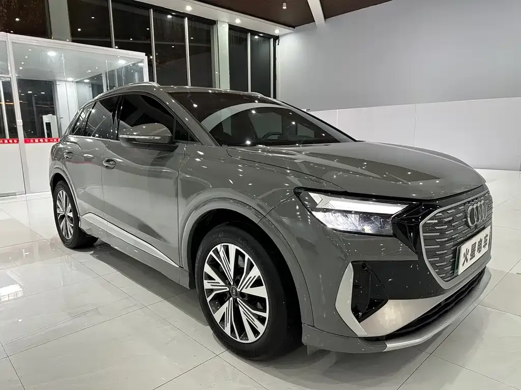 Audi Q4 e-tron — фото 10