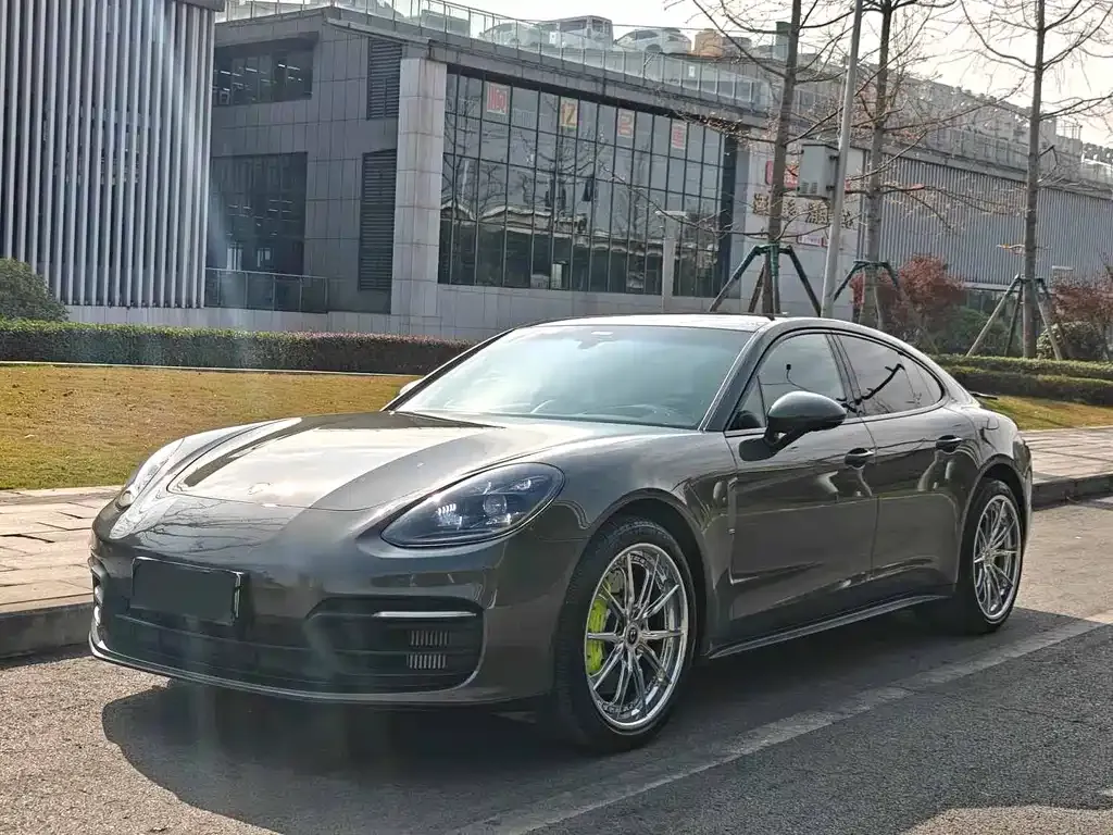 Porsche Panamera Hybrid — фото 1