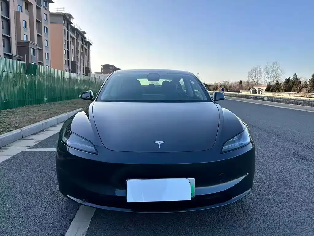 Tesla Model 3 — фото 3