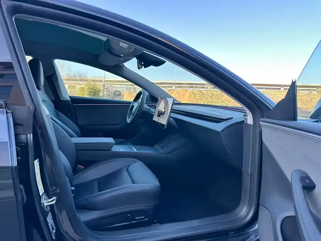Tesla Model 3 — фото 4