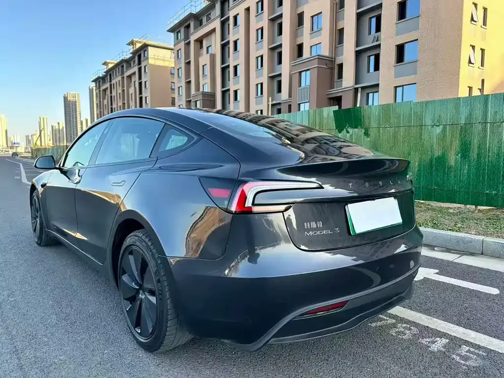 Tesla Model 3 — фото 9