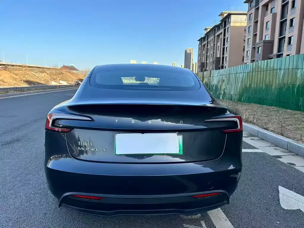Tesla Model 3 — фото 8