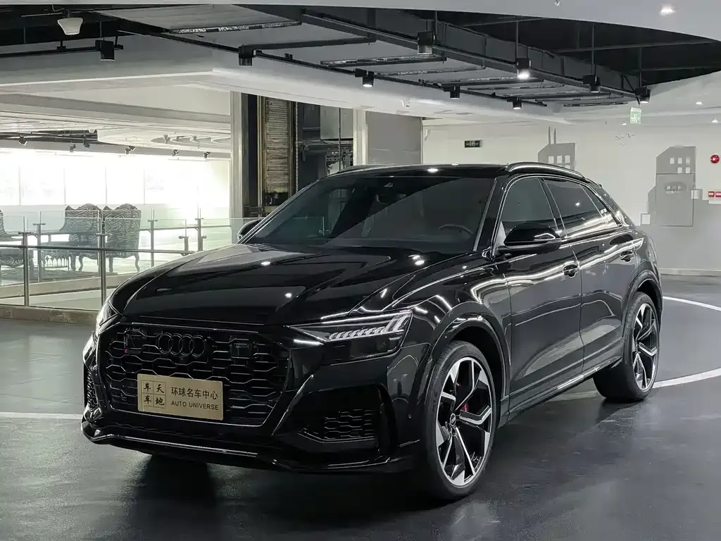 Audi RS Q8 — фото 1