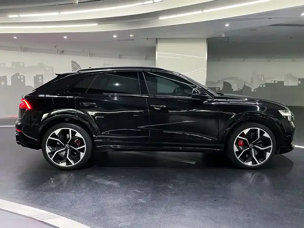 Audi RS Q8 — фото 6