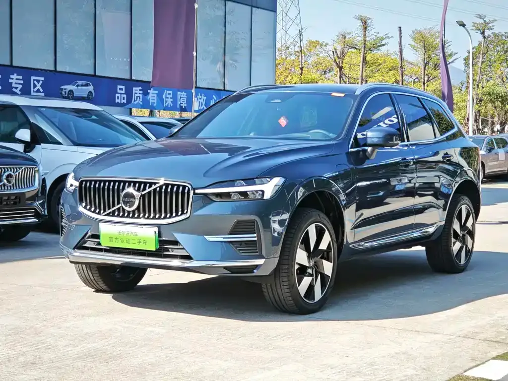 Volvo XC60 PHEV — фото 1