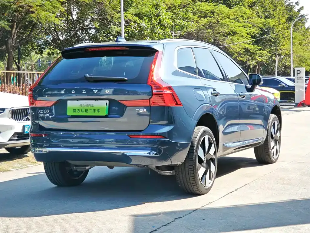 Volvo XC60 PHEV — фото 8
