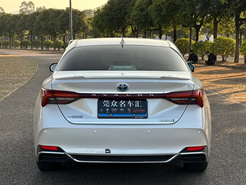 Toyota Avalon — фото 4