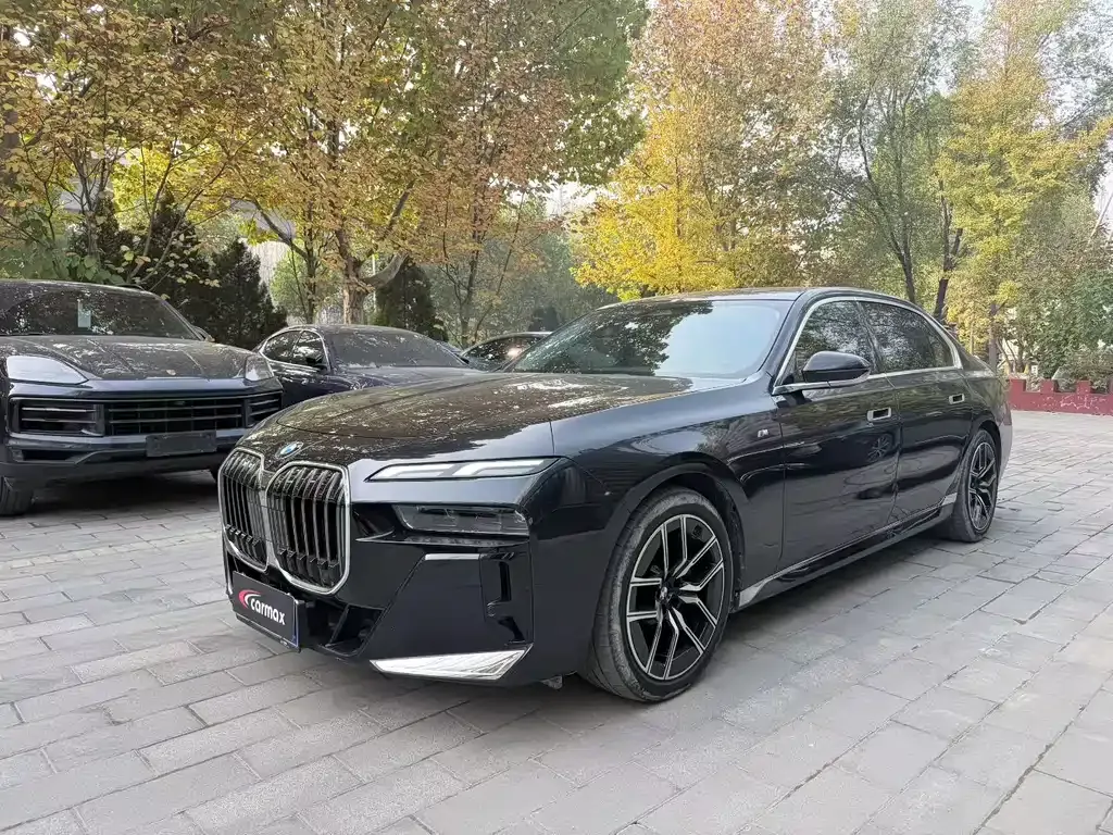 BMW 7 Series — фото 1