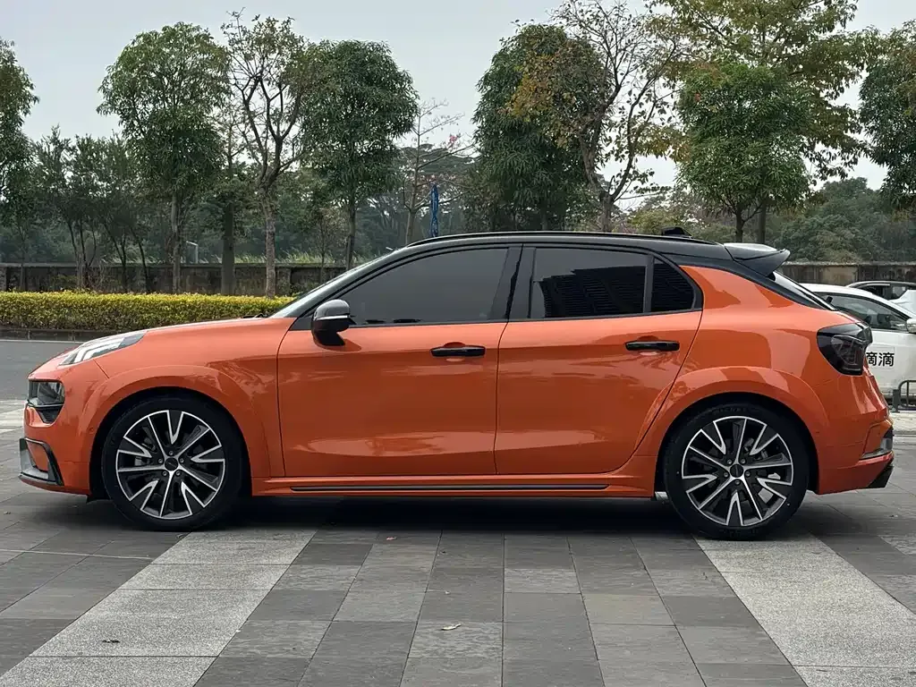 Lynk & Co 02 Hatchback — фото 10