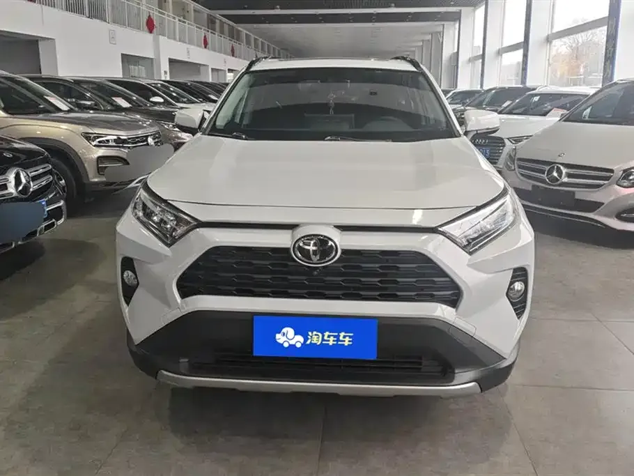Toyota RAV4 — фото 5