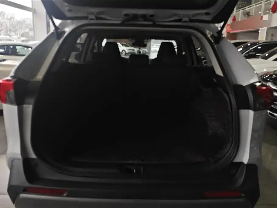 Toyota RAV4 — фото 6