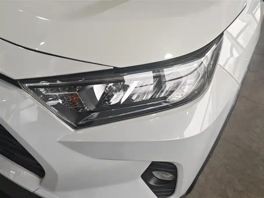 Toyota RAV4 — фото 3
