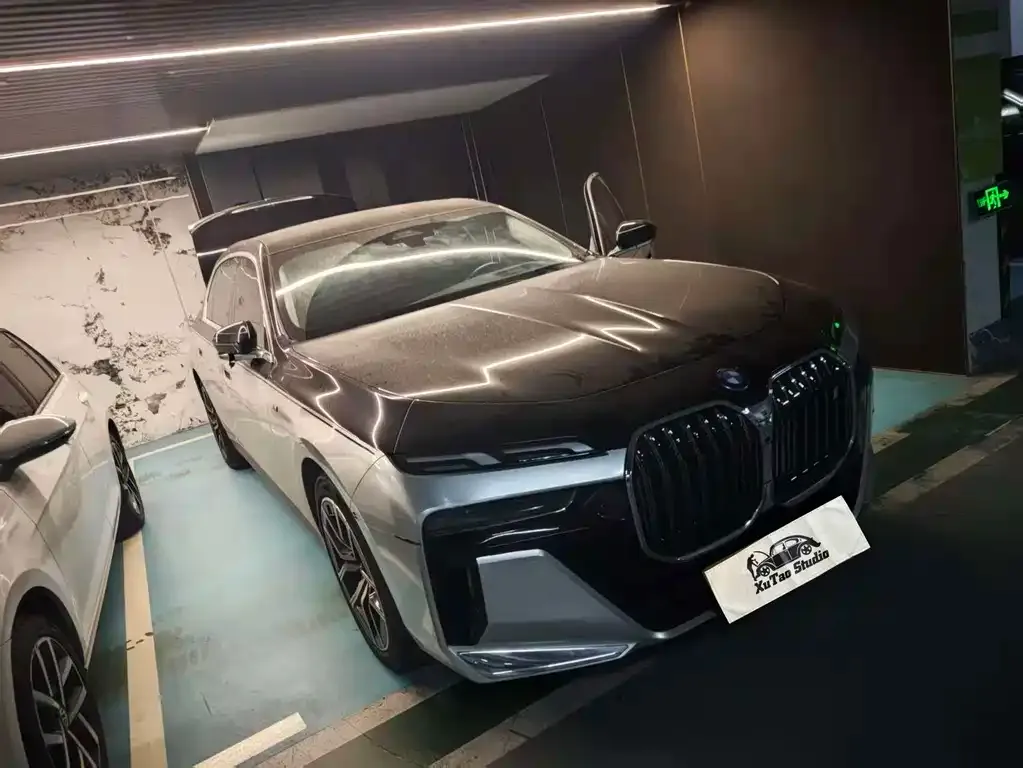 BMW i7 — фото 1