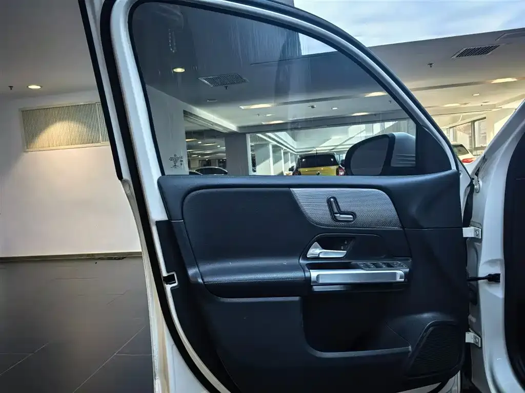Mercedes-Benz GLB — фото 10