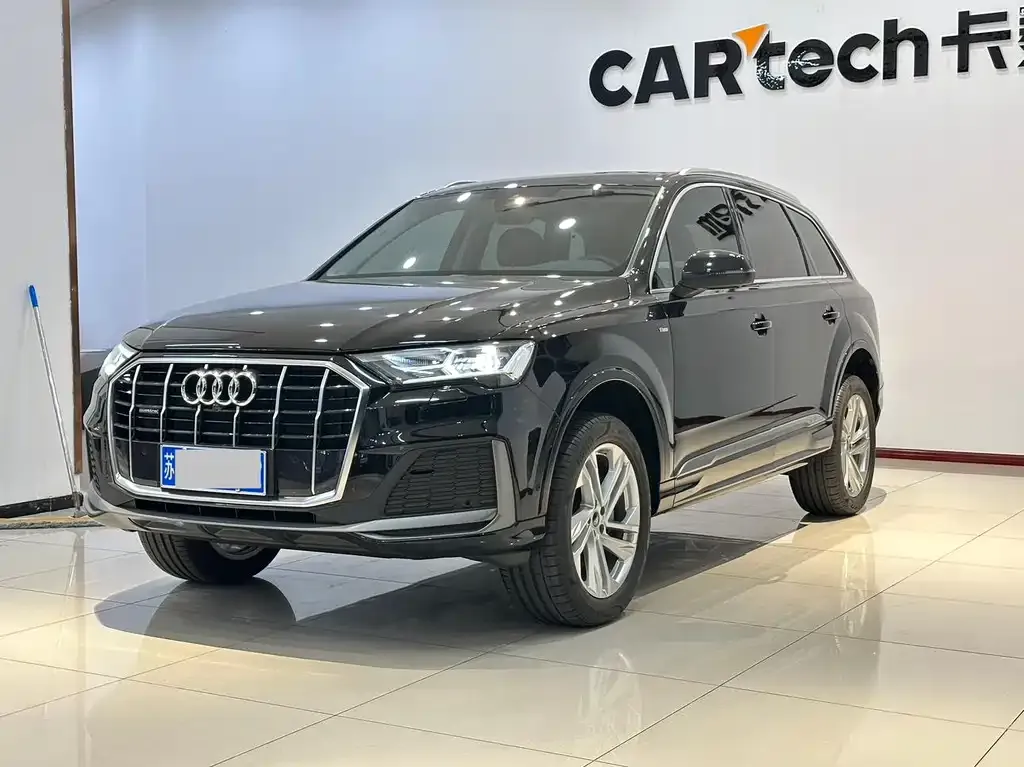 Audi Q7 — фото 1