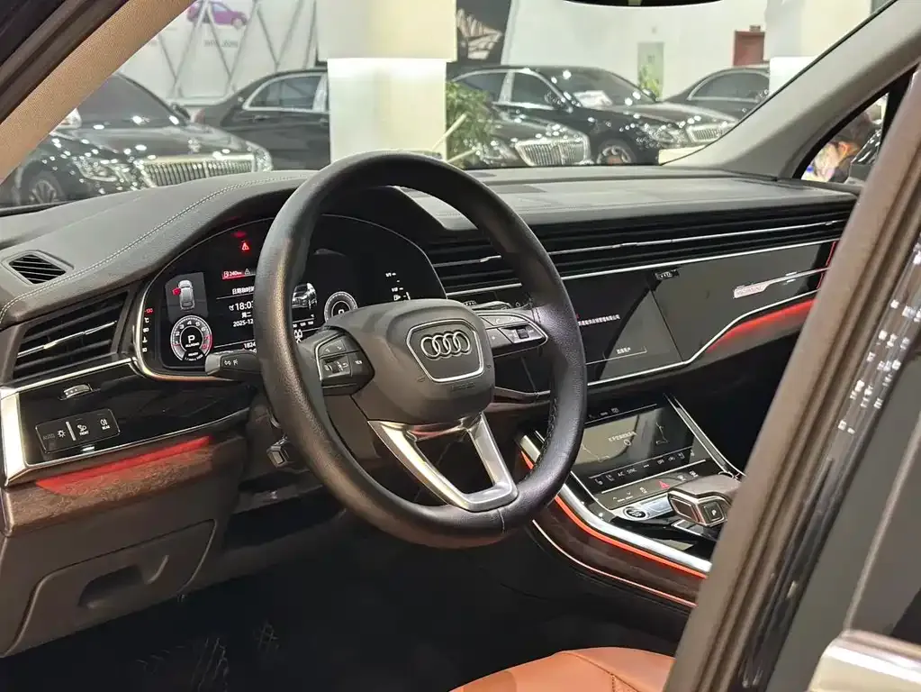 Audi Q7 — фото 10