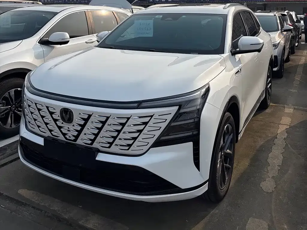 Changan CS75PLUS — фото 1