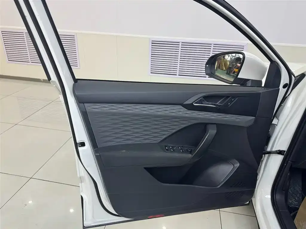 Volkswagen Tharu — фото 8