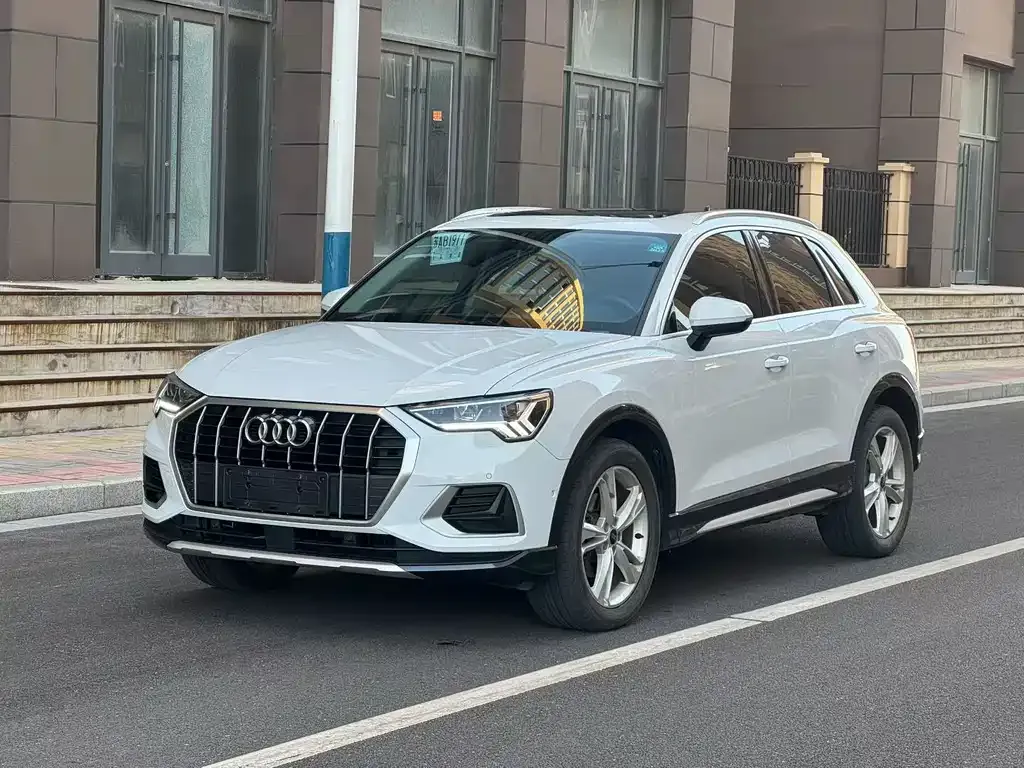 Audi Q3 — фото 1