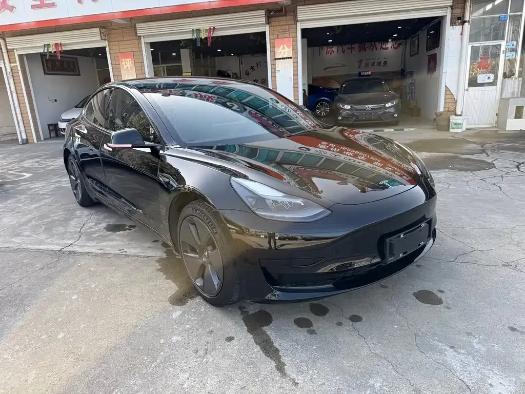 Tesla Model 3 — фото 4