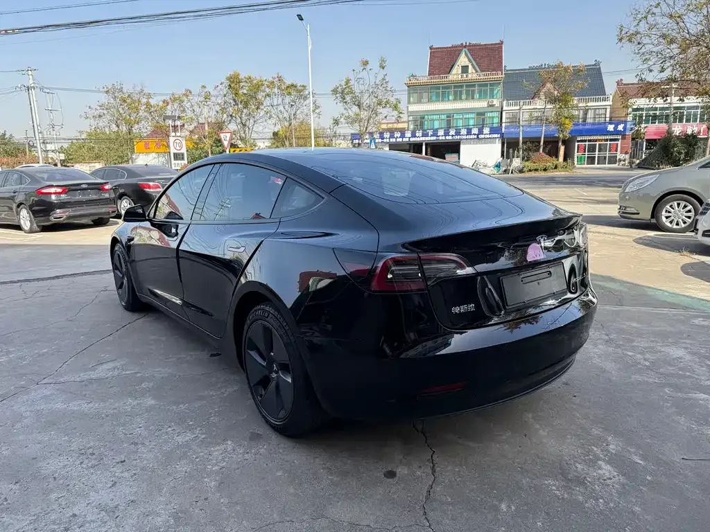 Tesla Model 3 — фото 9