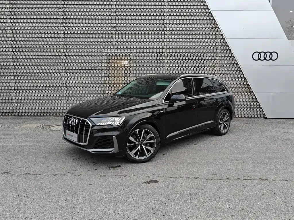 Audi Q7 — фото 1