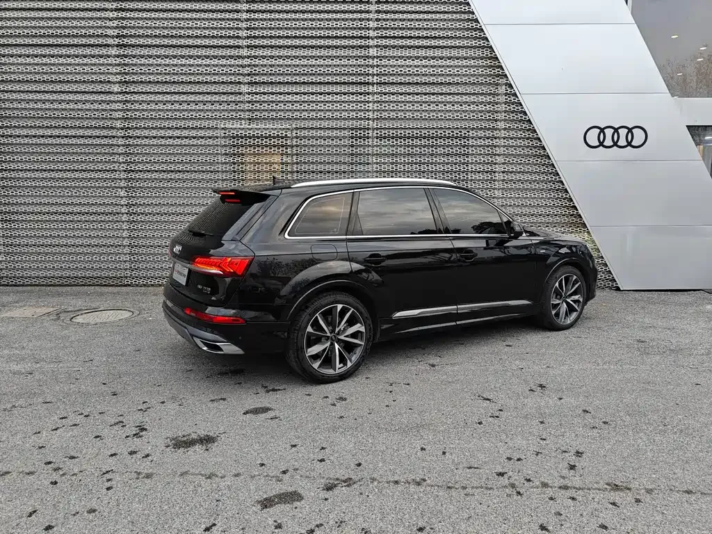 Audi Q7 — фото 8