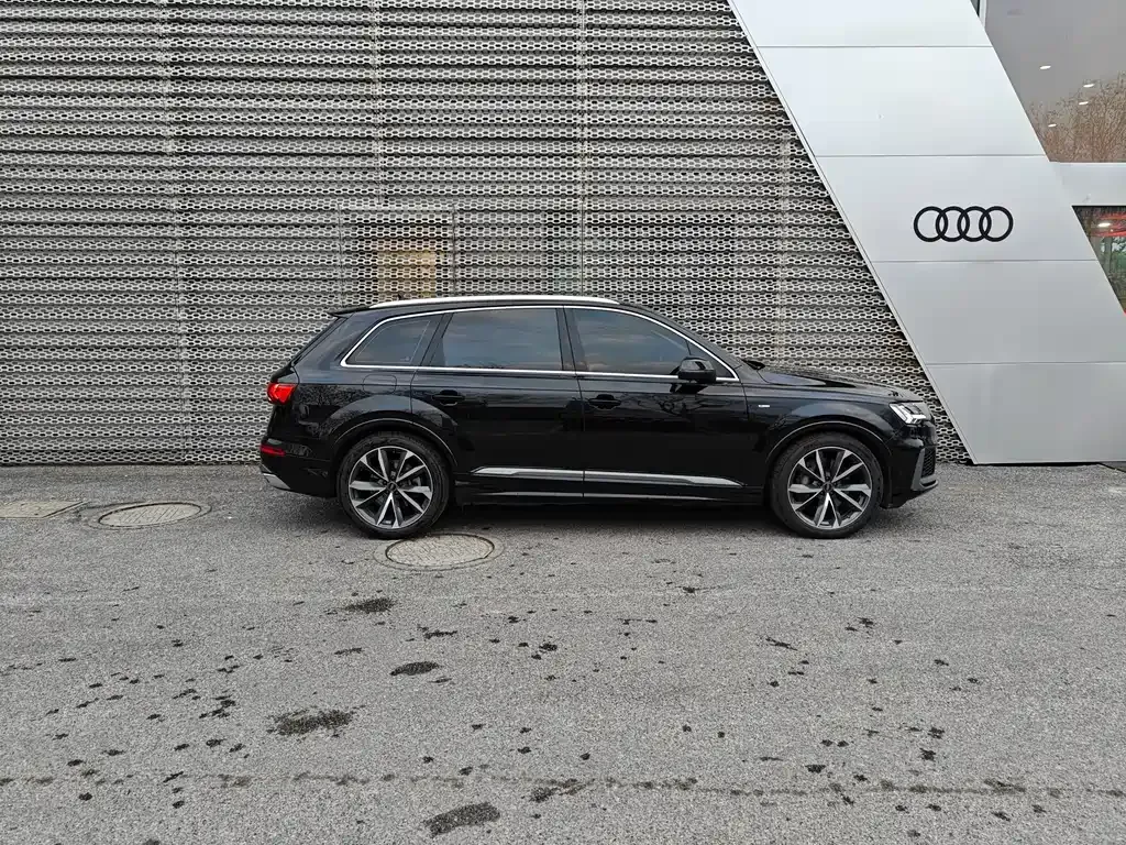 Audi Q7 — фото 6