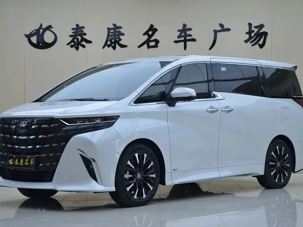 Toyota Alphard — фото 1