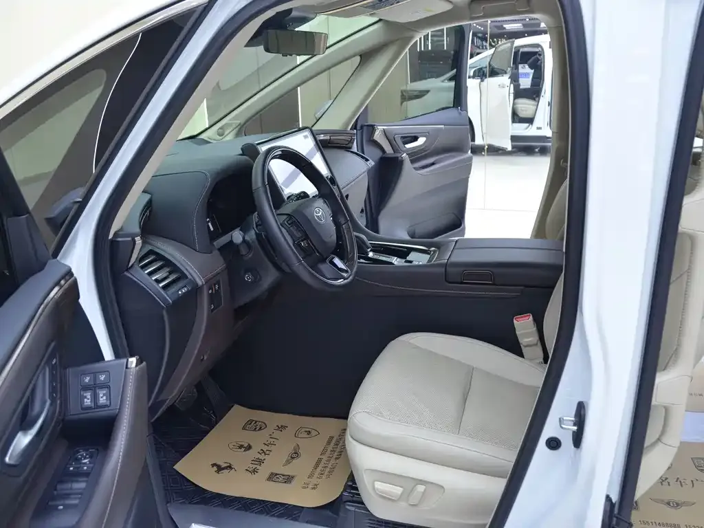 Toyota Alphard — фото 9