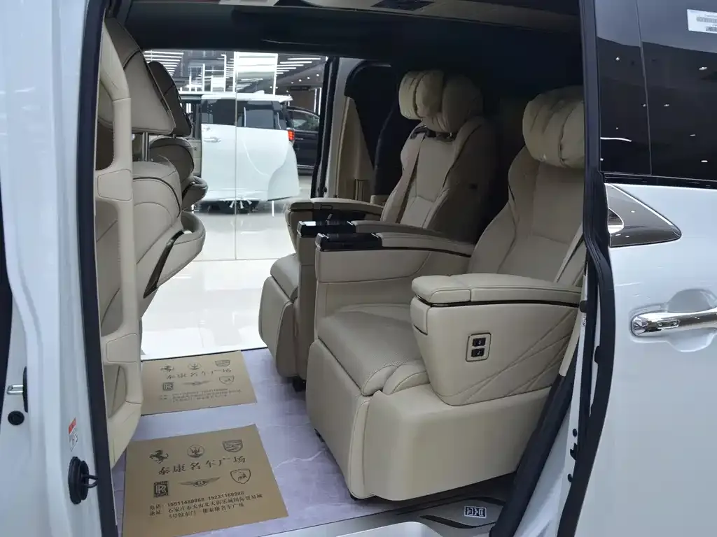 Toyota Alphard — фото 6