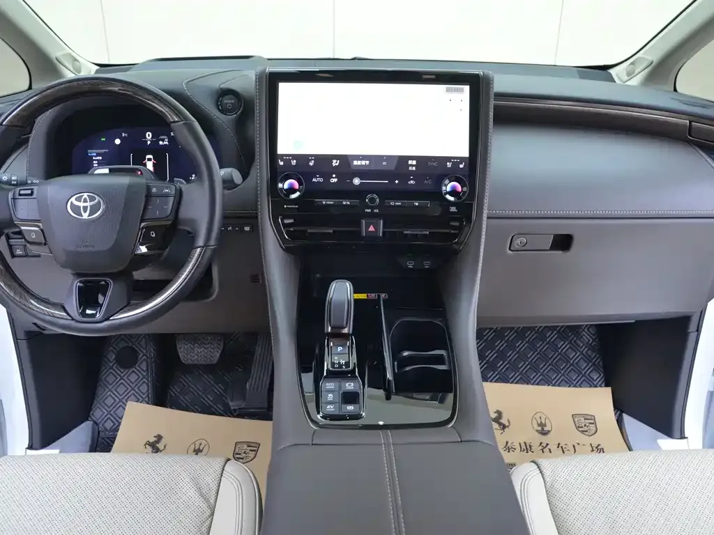 Toyota Alphard — фото 10