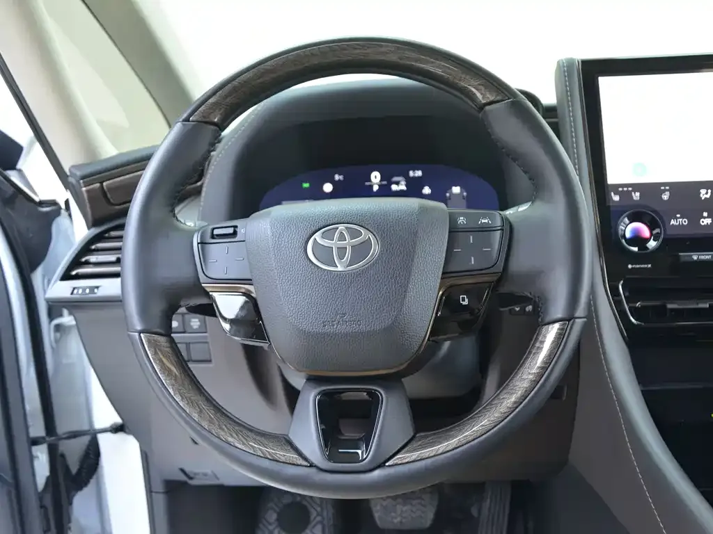 Toyota Alphard — фото 8
