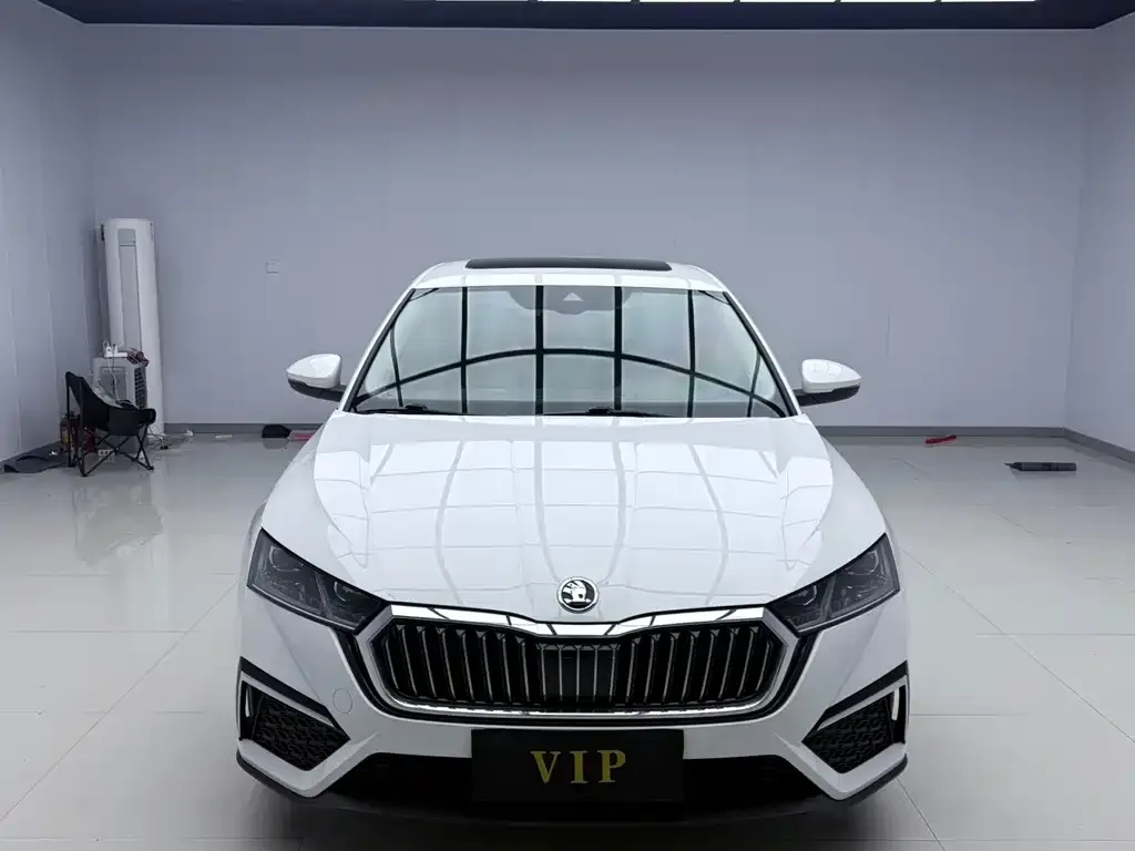 Skoda Octavia — фото 2