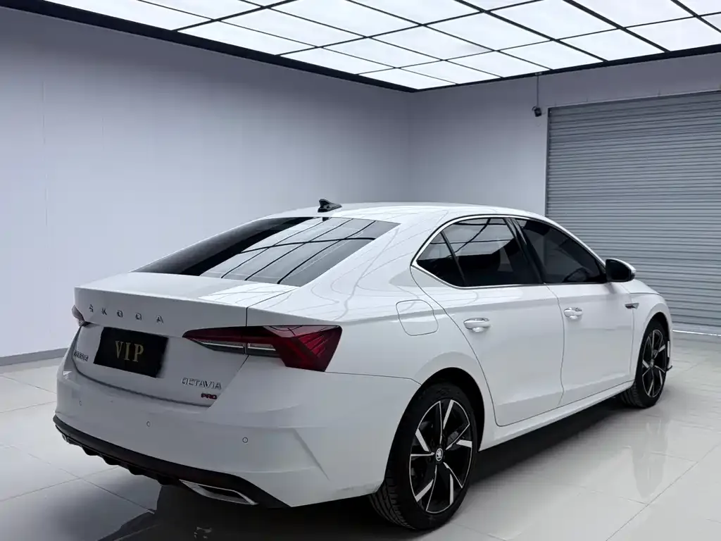 Skoda Octavia — фото 4