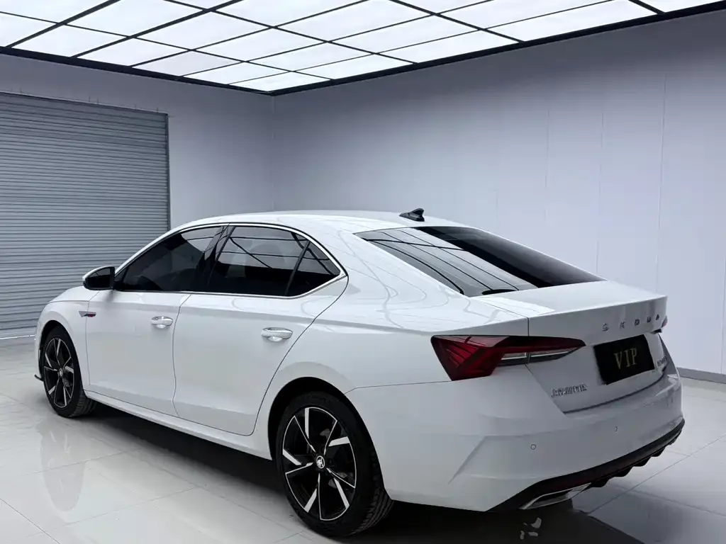 Skoda Octavia — фото 6