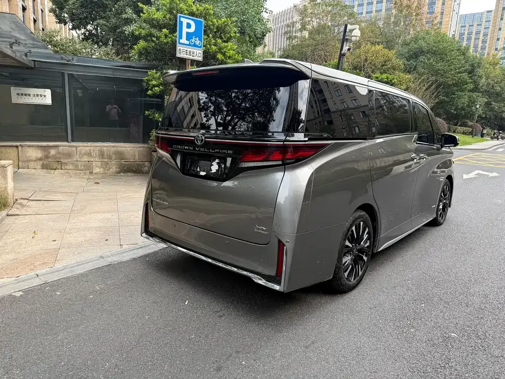 Toyota Vellfire — фото 10
