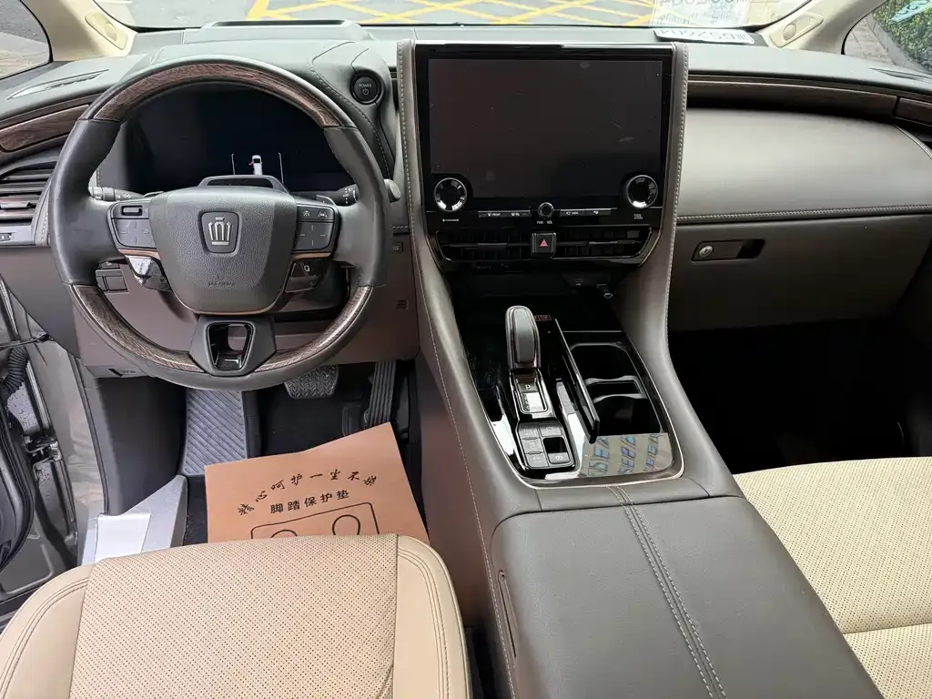 Toyota Vellfire — фото 3
