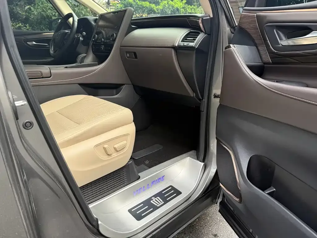 Toyota Vellfire — фото 7