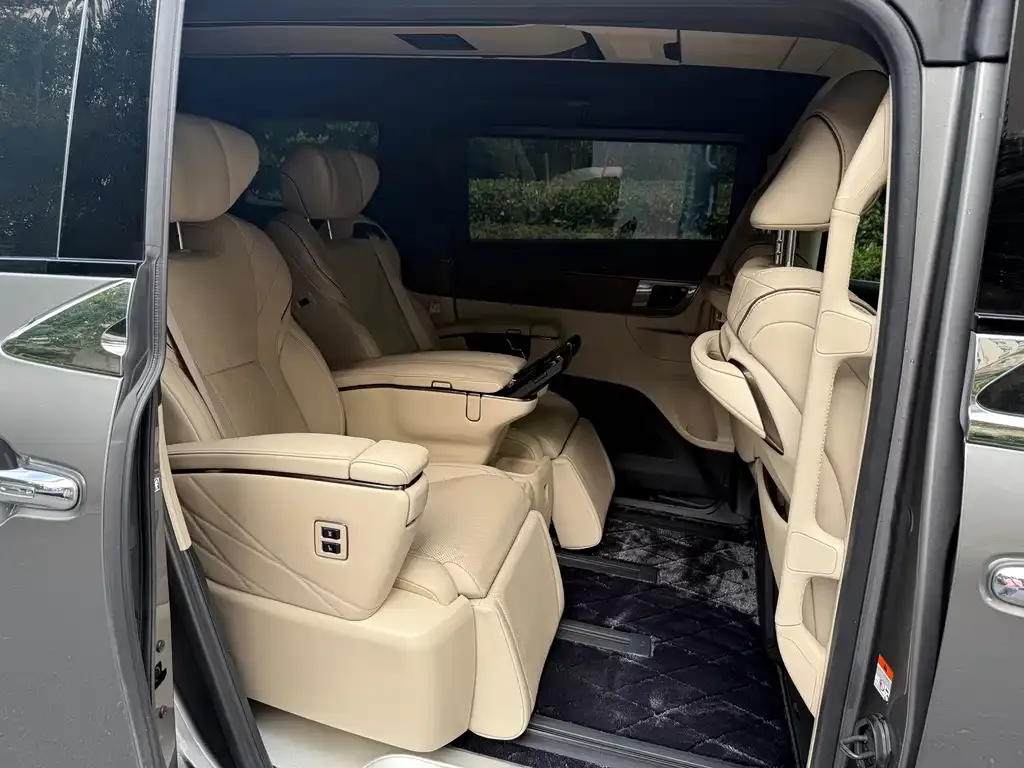 Toyota Vellfire — фото 8
