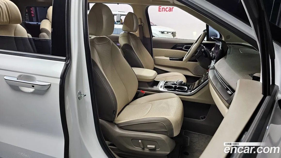 Kia Carnival — фото 10