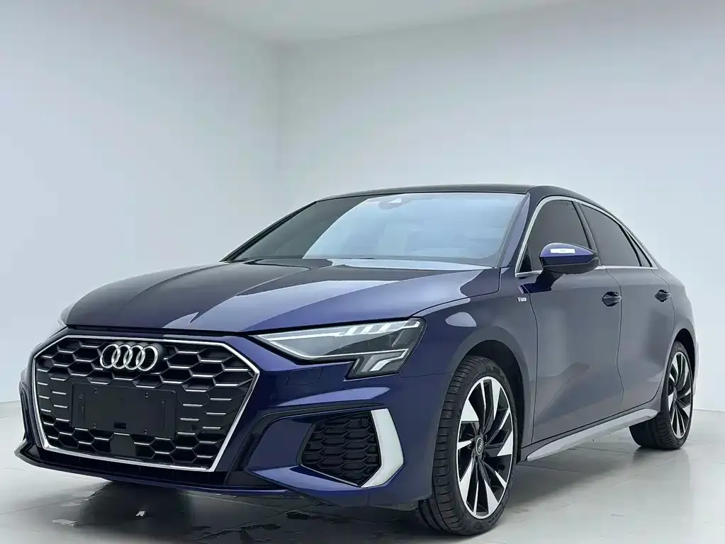 Audi A3 — фото 1