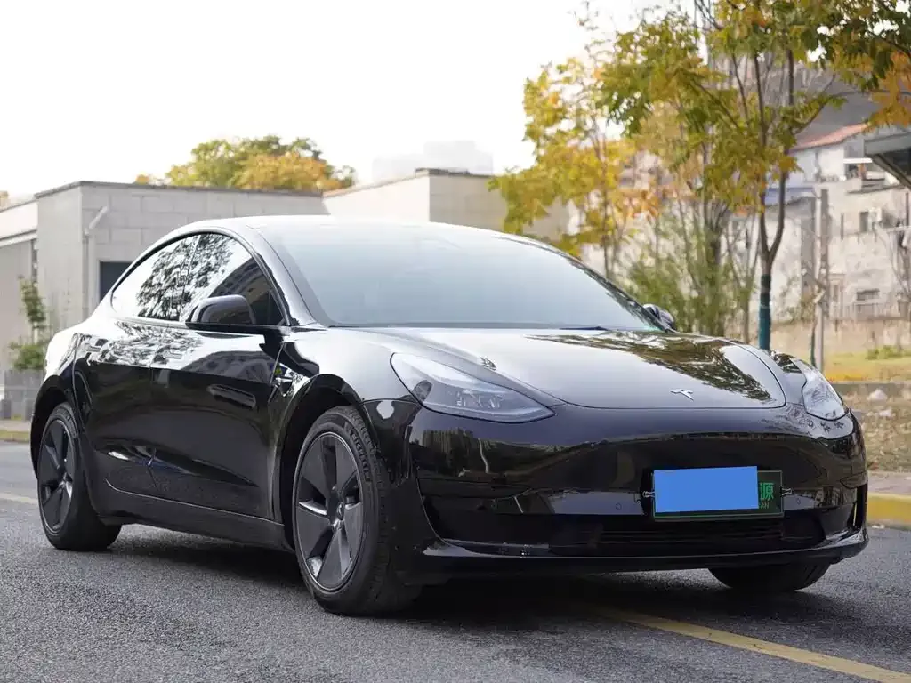 Tesla Model 3 — фото 1