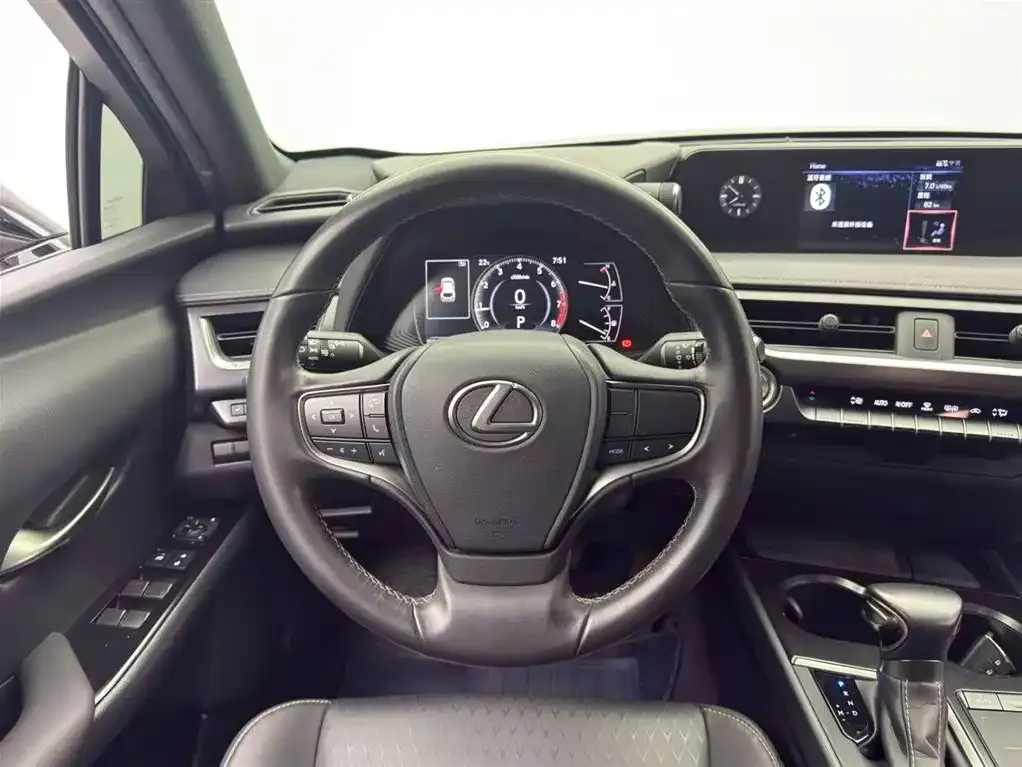 Lexus UX — фото 6