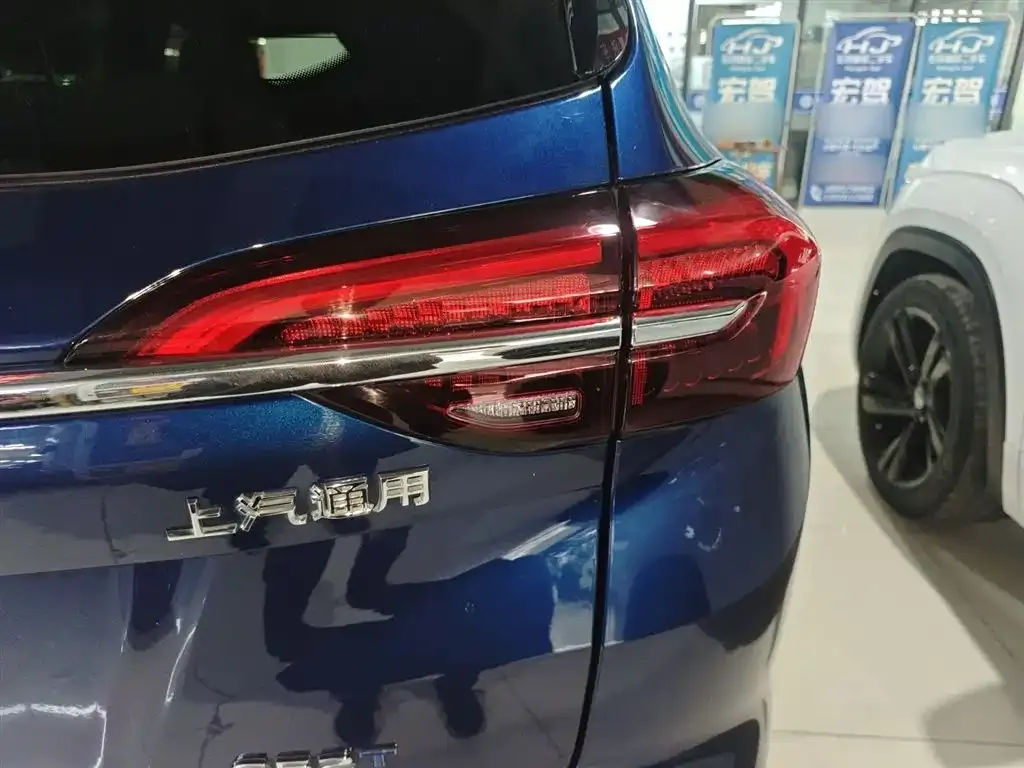 Buick Envision Plus — фото 10