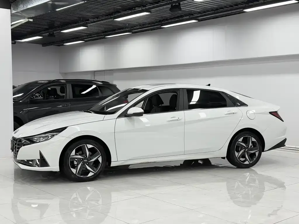 Hyundai Elantra — фото 9