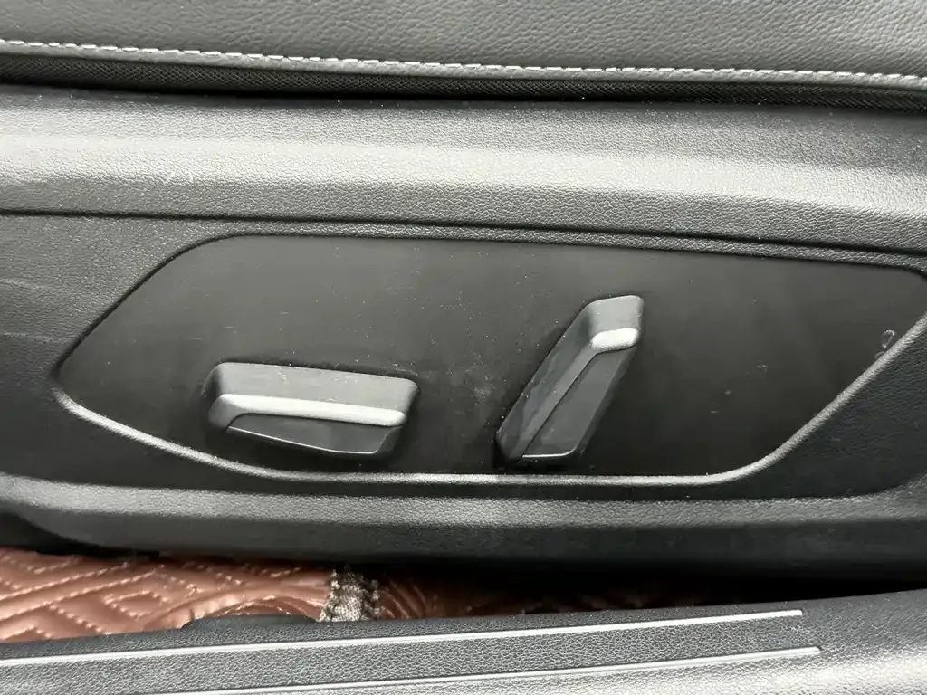 Hyundai Elantra — фото 10