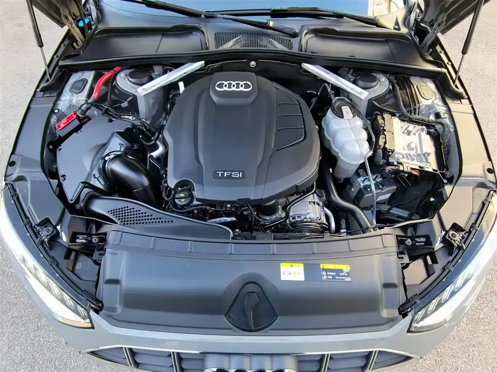 Audi A4 (Import) — фото 9